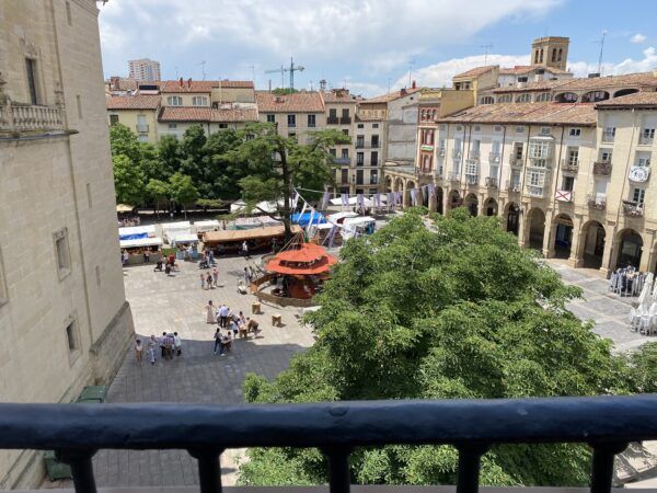 vistas desde el balcón de la plaza mercado